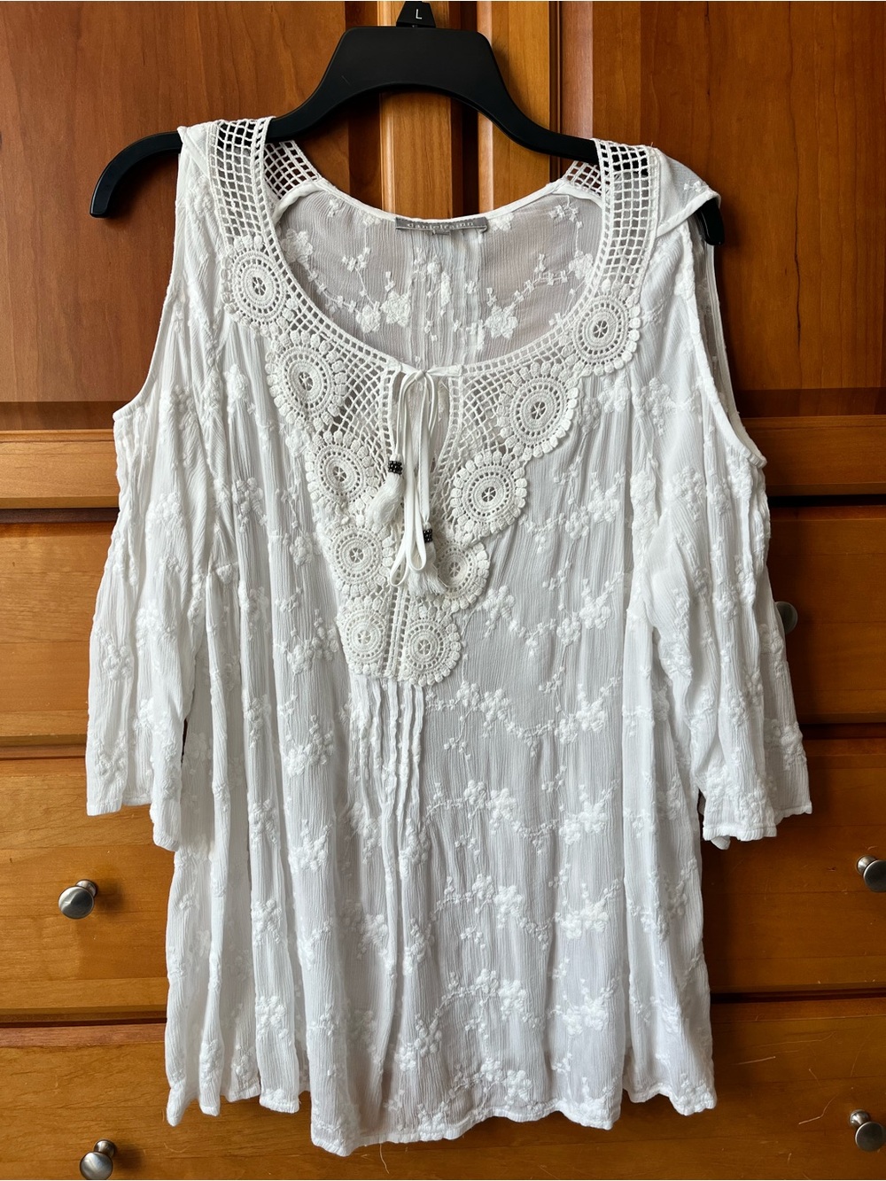 Daniel Rainn White Crochet-Trim Cold-Shoulder Tunic